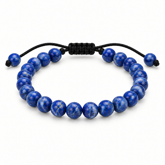 Bransoletka z polerowanych koralików niebieskiego kamienia cesarskiego 8 mm na czarnej kordzie makramowej – produkt na białym tle